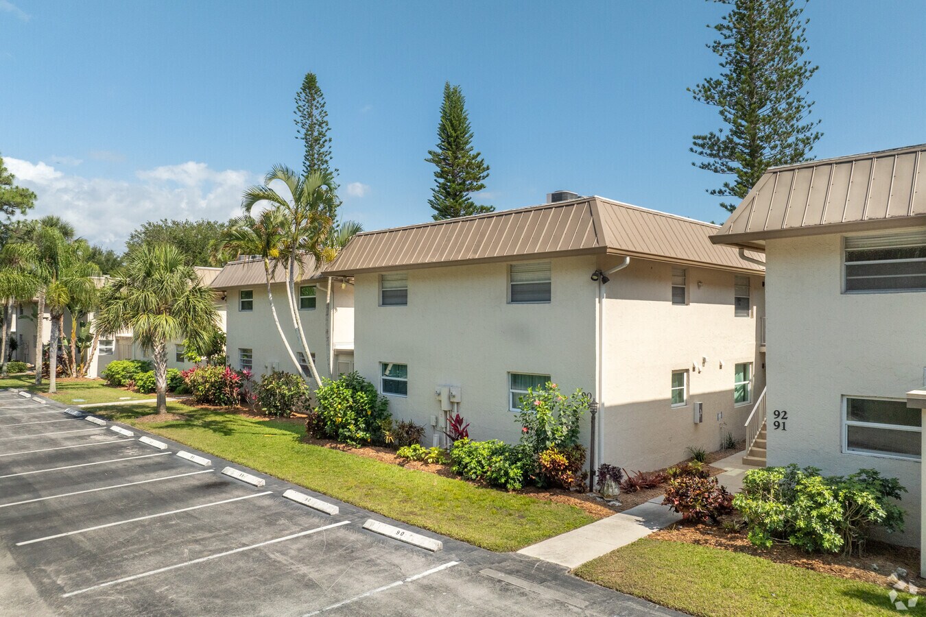 1549 Sandpiper St Nápoles, FL 34102 - Royal Bay Villas