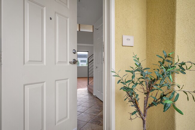 Private entry - 13200 Pacific Promenade Unidad 416