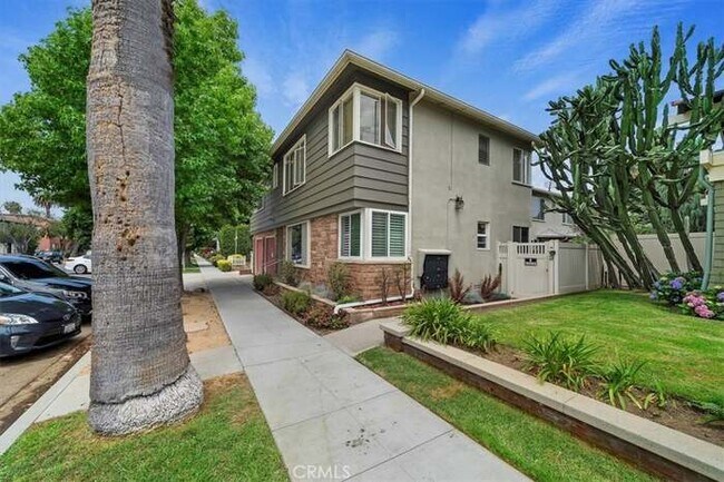 Photo - 1425 E 1st St Unit #11