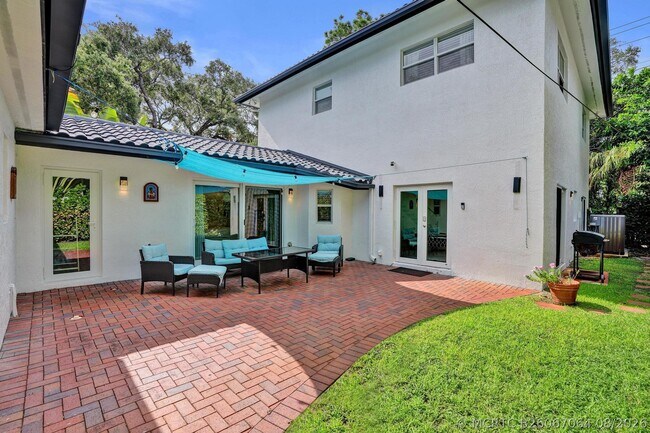 833 SW 17th St