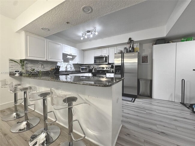 Photo - 454 SW 5th Ave