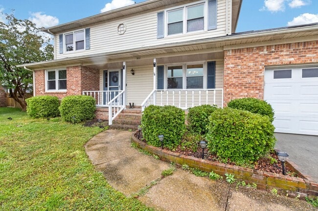 Building Photo - Updated 4BR/2.5BA Great Neck Home in Wellington Woods!