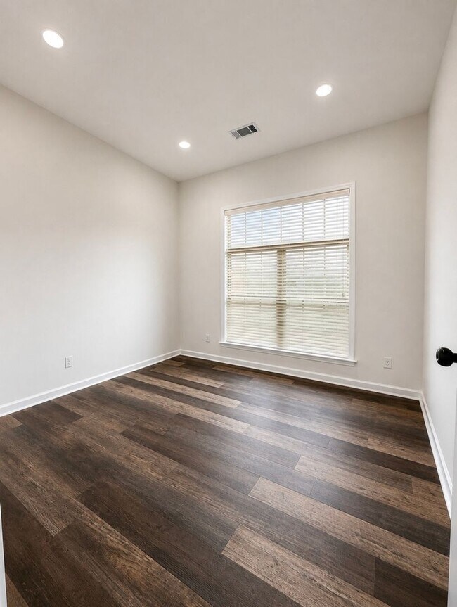Photo - 705 Evanwood Dr
