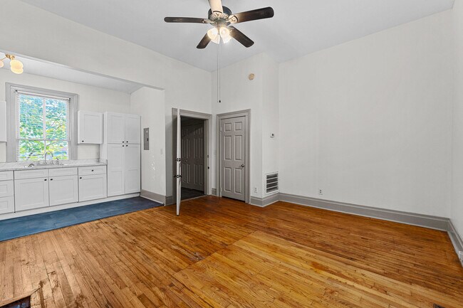 Photo - 320 Telfair St