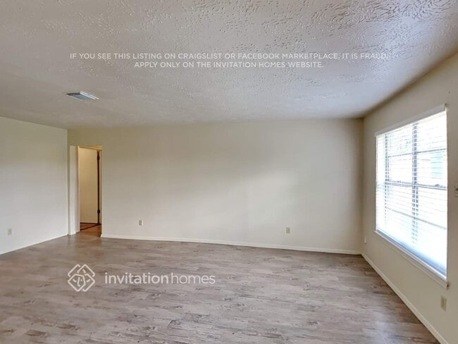 Photo - 9812 Robin St