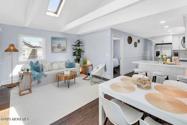 Photo - 639 Redmond Ave