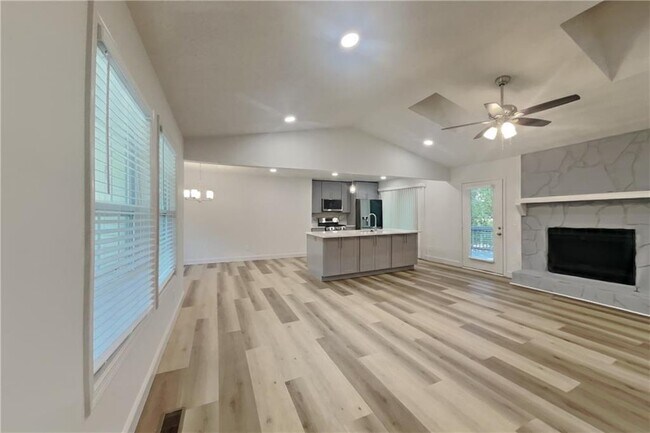 Photo - 2520 Deerfield Dr