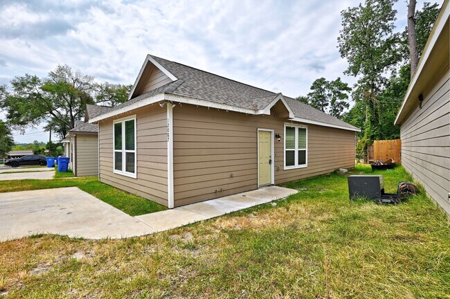 Photo - 11550 Persimmon St