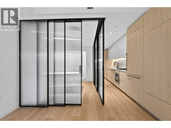 Photo - 2471 St George St Unité 424