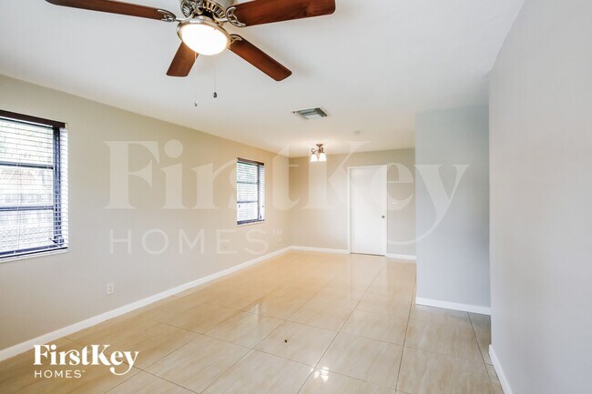 Photo - 5700 NE 7th Ave