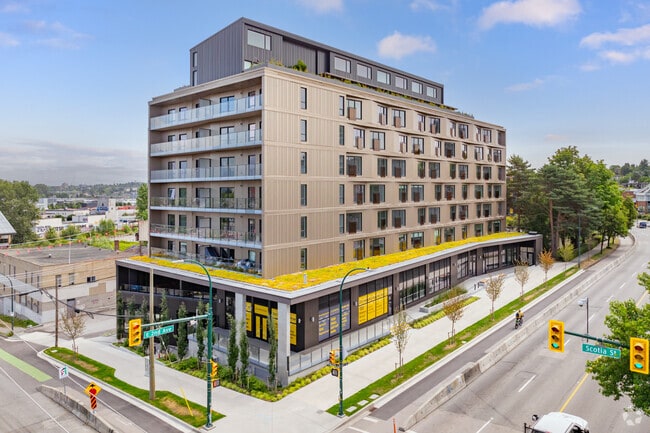 Building Photo - Chroma