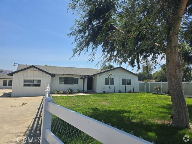 Building Photo - 876 River Dr Rental