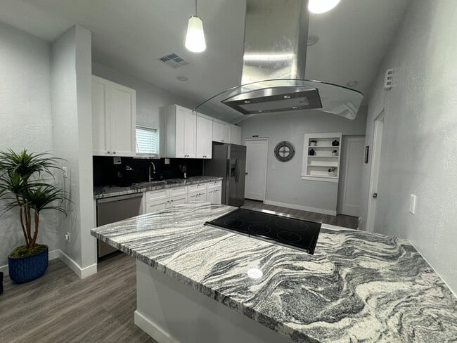 Photo - 2331 N Richland St