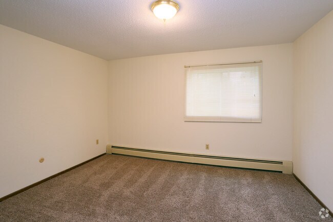 1BR, 1BA - 725SF - Bedroom