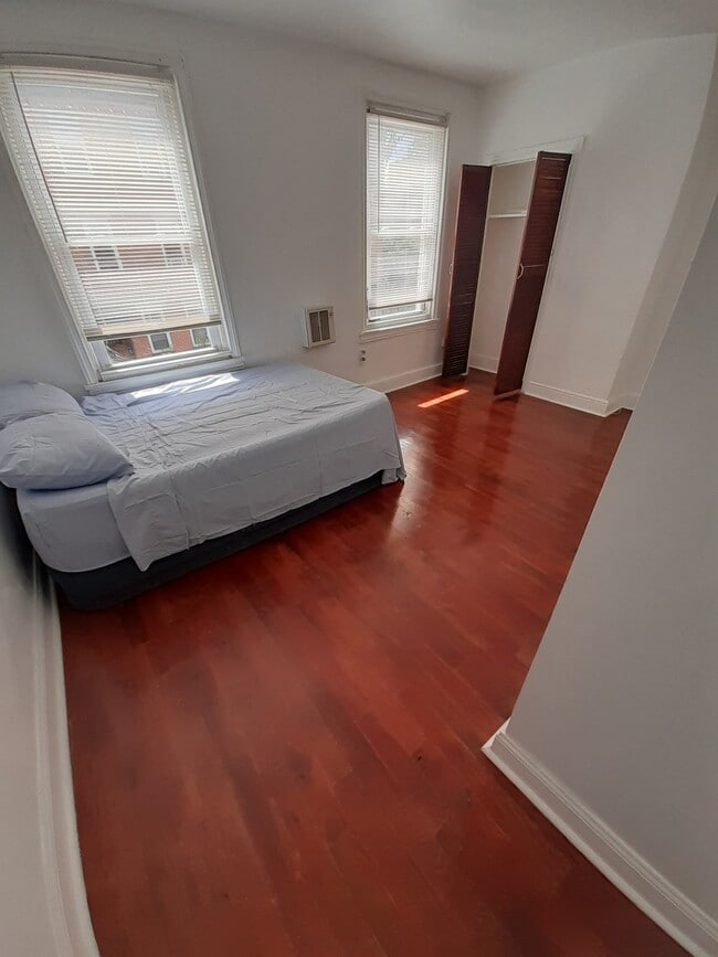 Photo - 2113 Fitzwater St Unit 2