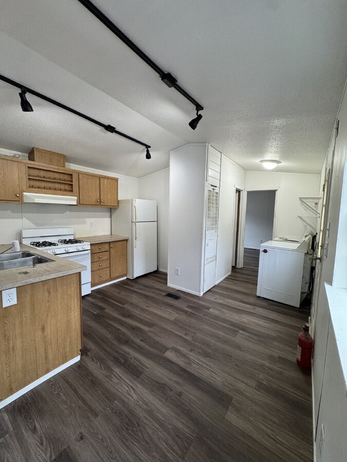 Photo - Your Naples Escape Awaits! Spacious 2 Bedroom Home Near the Lakes!!!