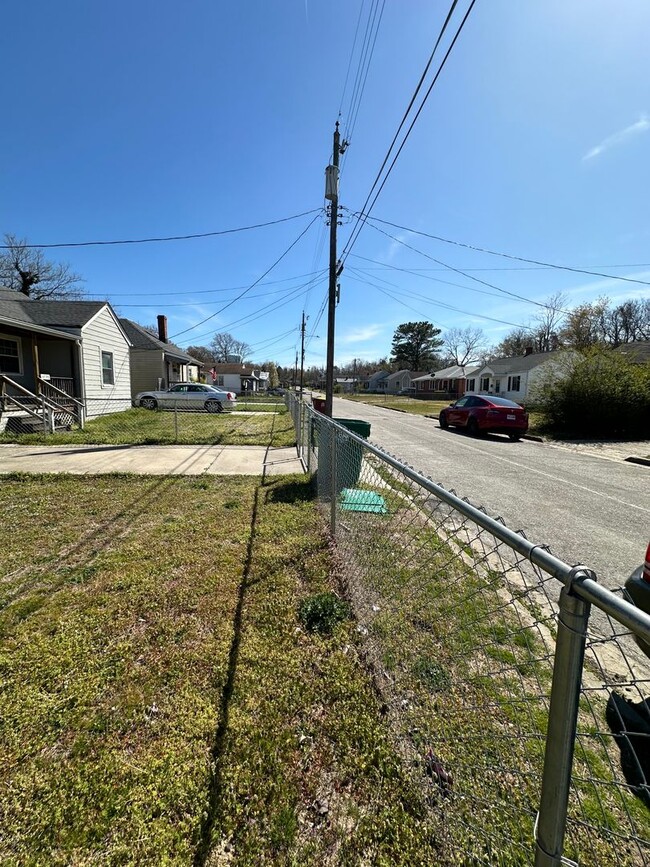 Photo - 2 bed house with big yard in Petersburg Va!