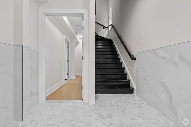 Building Photo - 1546 Chapel St Unit 1 Rental