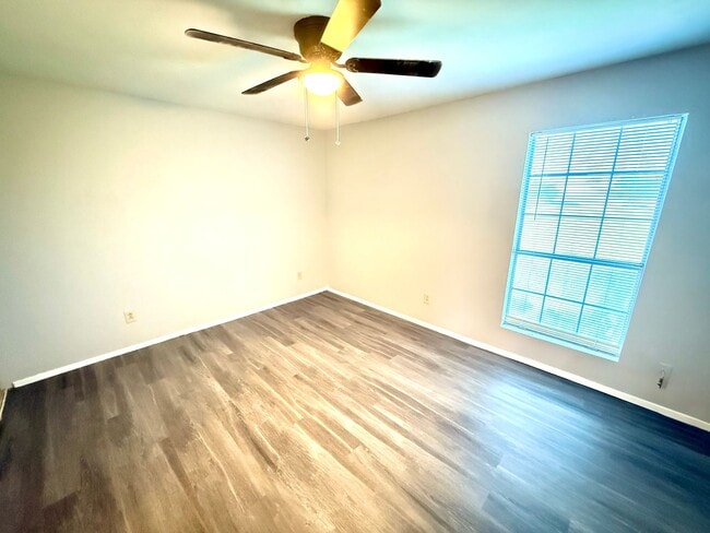 629 Carriagehouse Ln