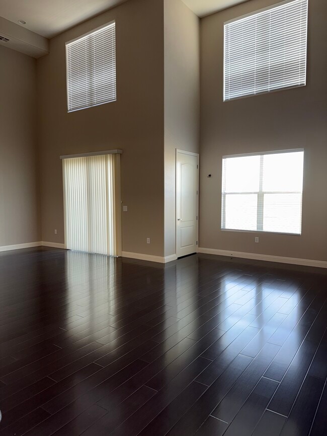 Building Photo - 32 E Serene Ave Unit 416