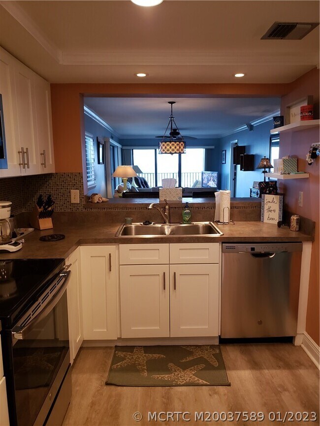 7440 S Ocean Dr Unit 323A
