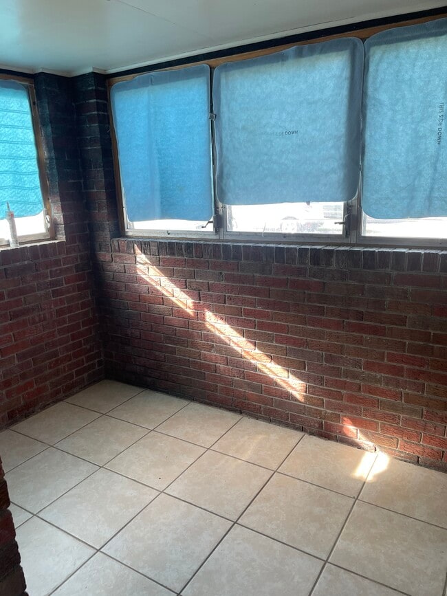 Photo - 915 Mapole Ave