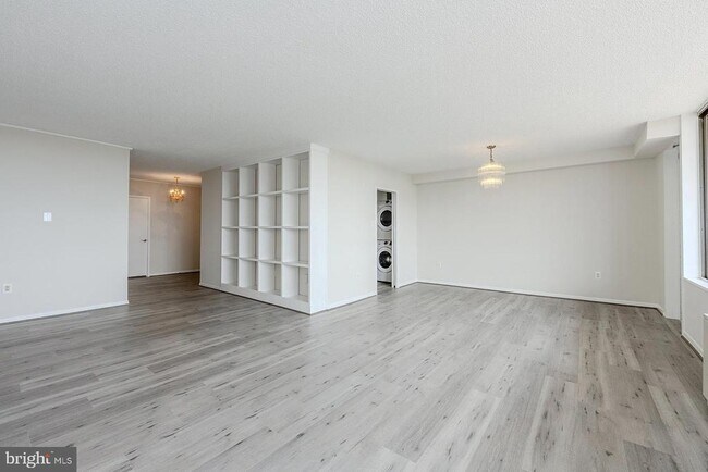 Photo - 3705 S George Mason Dr Unit 2414S