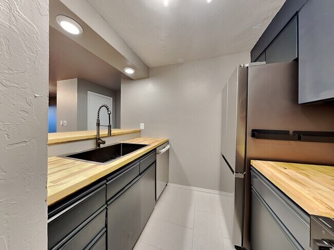 Photo - 901 NW 7th St