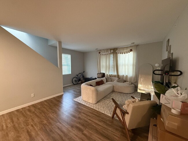 Photo - Prime Location Giant four-bed two-bath off Greenway in Longfellow! Unidad D