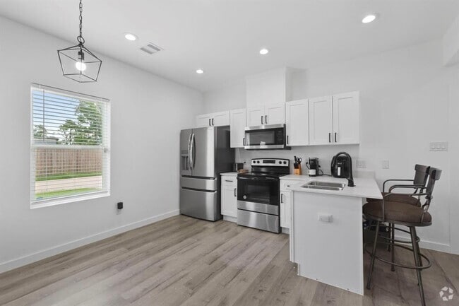 Building Photo - 5208 Laura Koppe Rd Rental