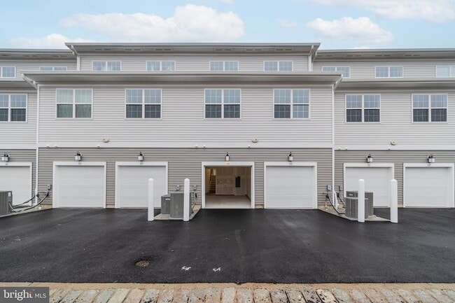 Photo - 135 Stoutsburg Blvd