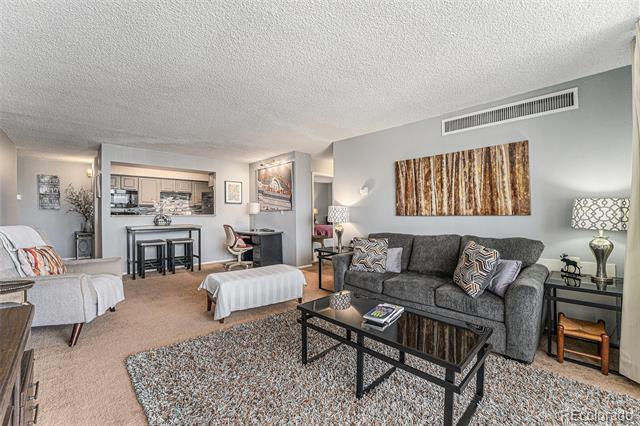 Building Photo - 1020 15th St Unit 33E Rental