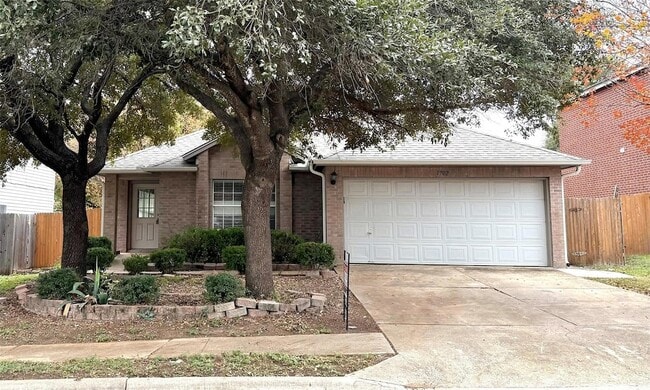 Building Photo - 1702 Matagorda Dr