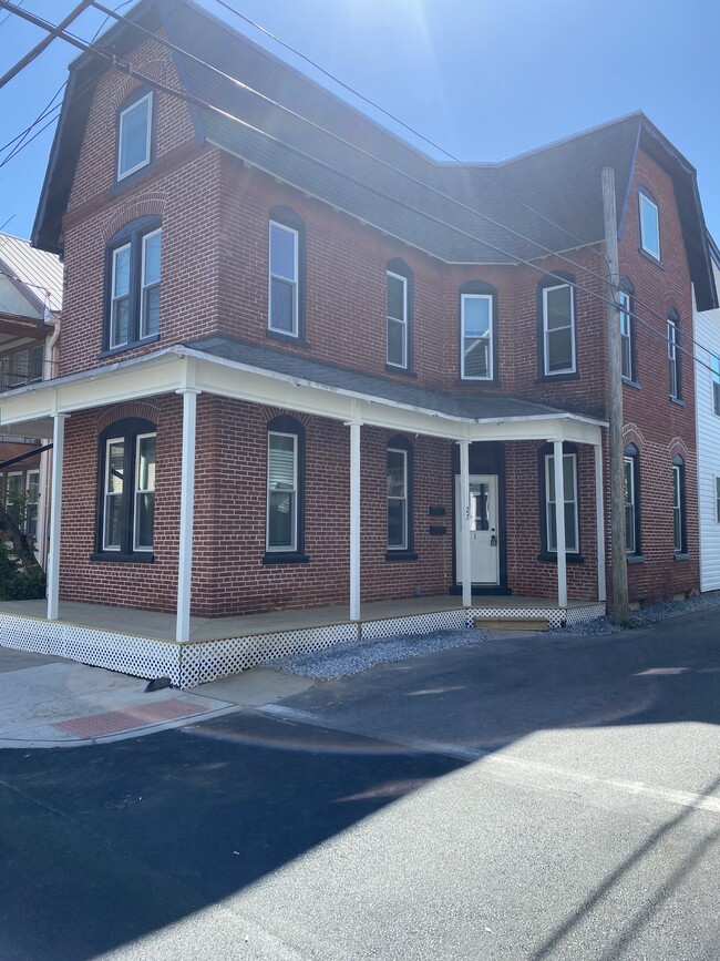 Photo - 27 W Ferdinand St
