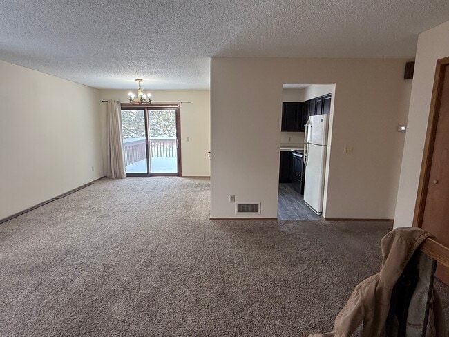 Photo - 2528 Birchview Ln