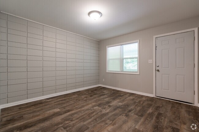 2BR, 1BA - Unit 8