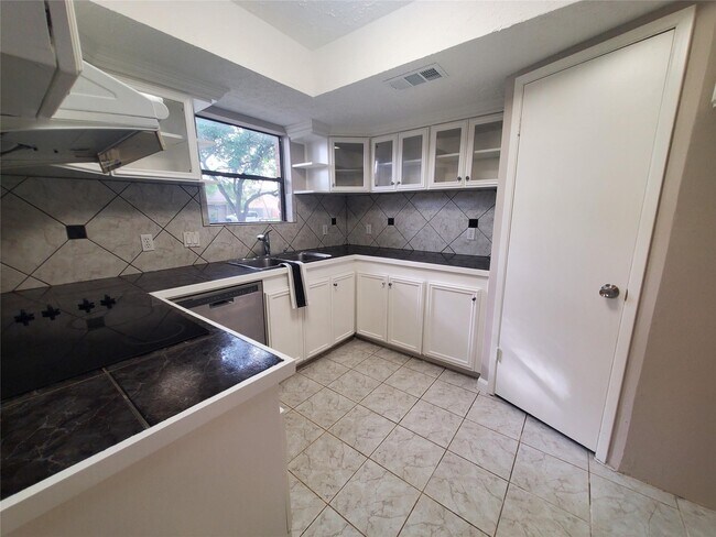 Photo - 3002 Frontier Dr