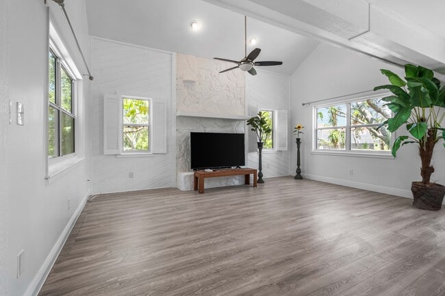 Photo - 4857 Hummingbird Trail