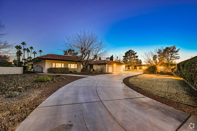 Building Photo - Scotch 80's Community Single Story 5 Bedro... Rental