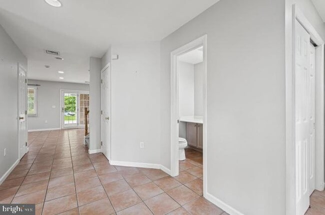 Photo - 262 Crescent Dr