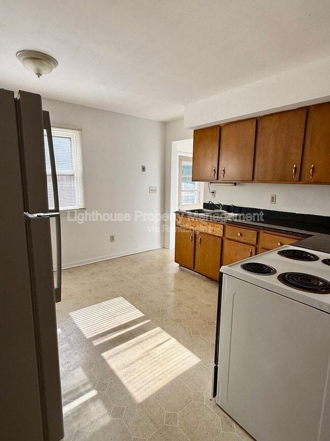 Photo - 2118 Woodbine Ave