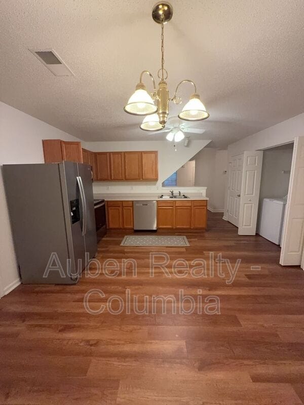 Photo - 212 Aderley Oak Loop