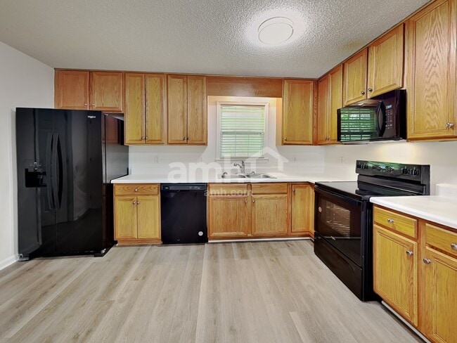 Photo - 205 Wood Green Dr