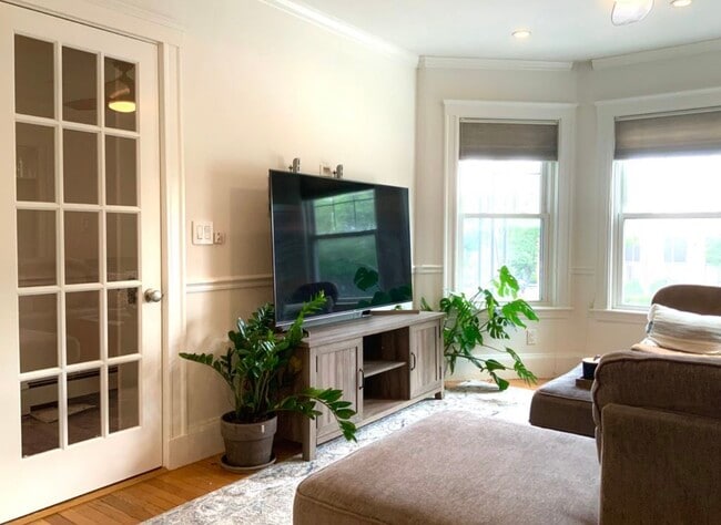 Building Photo - 522 Mount Auburn St Unit 520 #1