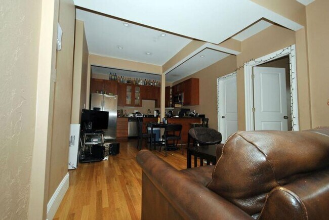 Photo - RENOVATED 5 BED/2 BATH WITH CENTRAL AIR NEAR B.U.