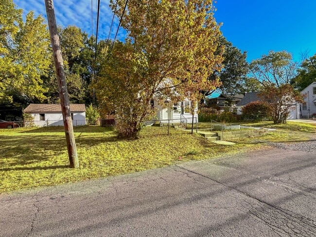 Photo - 1040 E Gates St