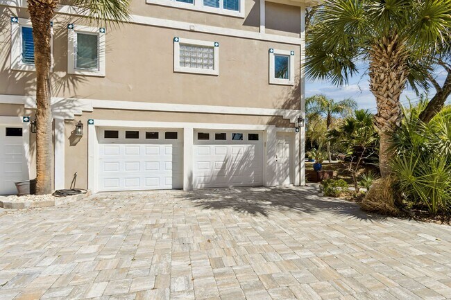 Photo - Steps to the Ocean! 3/3, 2198sq', Ocean View, Furnished
