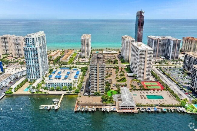 Building Photo - 1965 S Ocean Dr Unit 15C Rental