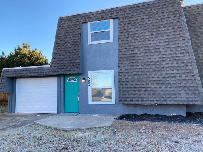 2 Bedroom Duplex near Lake Overholser - 2 Bedroom Duplex near Lake Overholser House