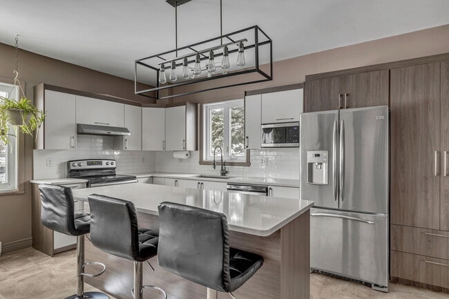 Photo - 2391 Boul Laurier Unit In front of Ulaval